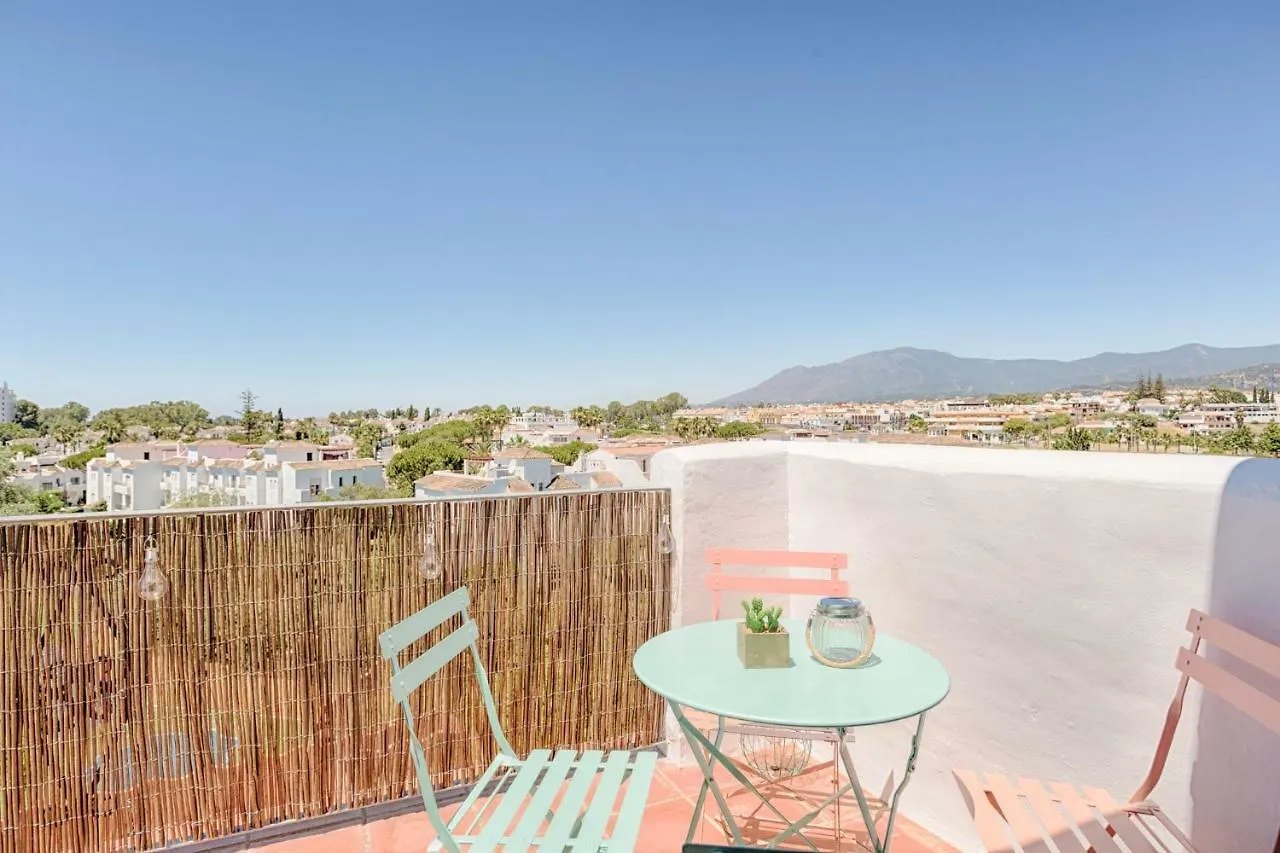 Sea & Mountain View Penthouse Apartment Estepona