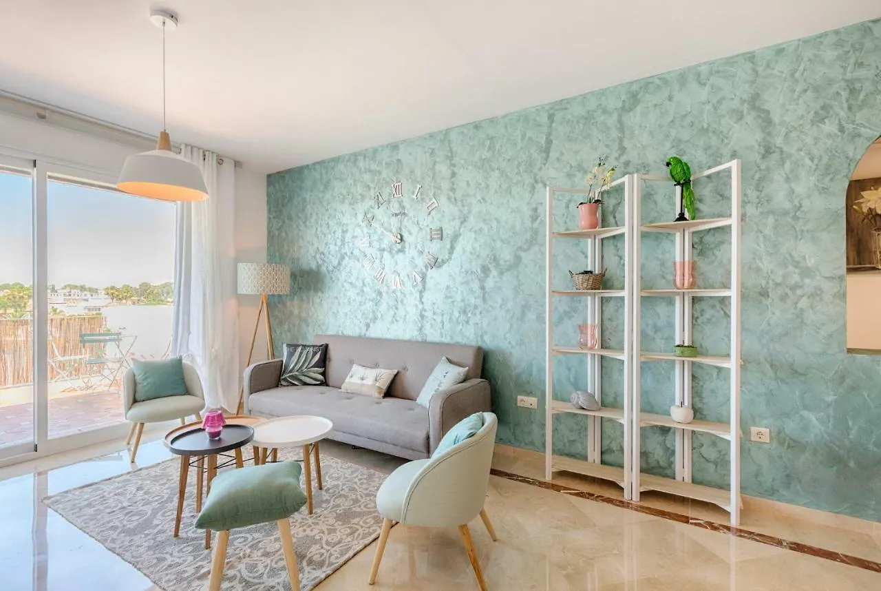 Sea & Mountain View Penthouse Apartment Estepona Spain