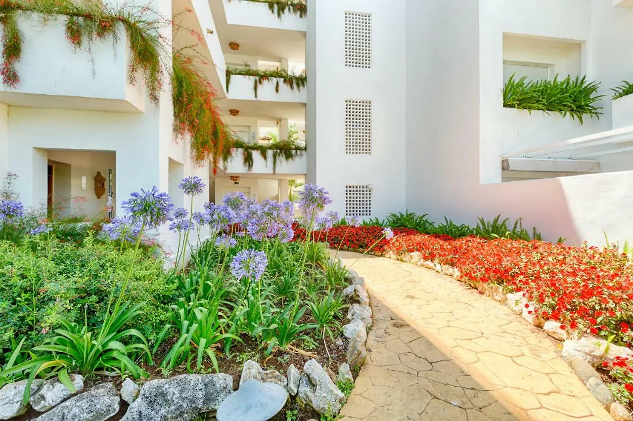 Sea & Mountain View Penthouse Apartment Estepona