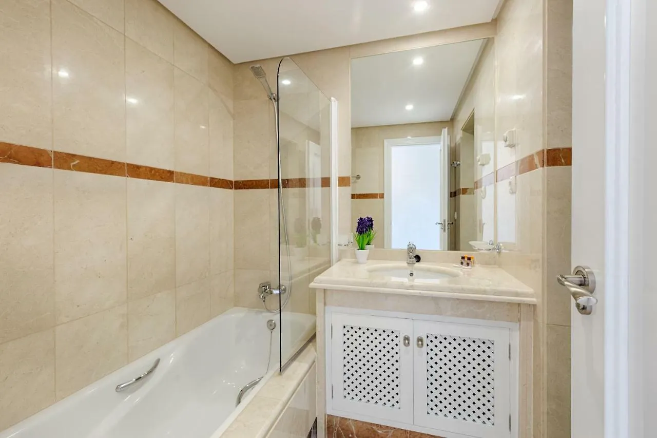 Sea & Mountain View Penthouse Apartment Estepona